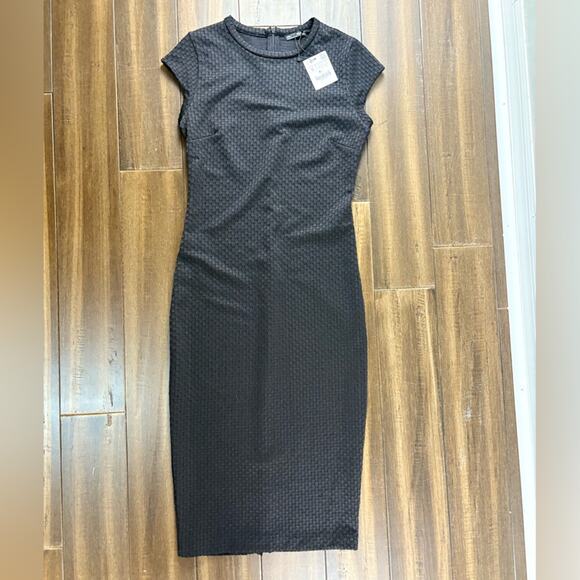 NWT BW Collection Zara size M Black Textured Cap Sleeve Dress Midi Knit Bodycon - Picture 1 of 12